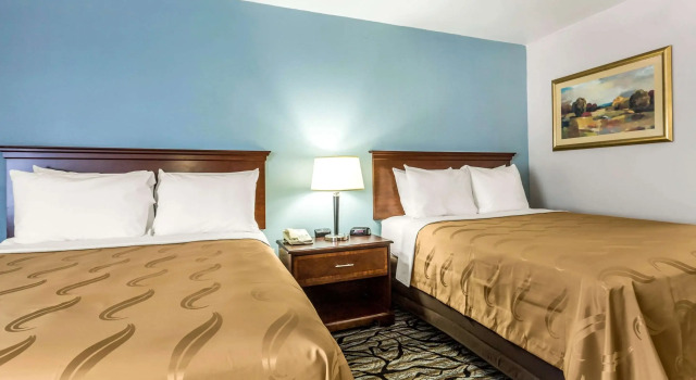 Четырёхместный номер Standard Quality Inn Fort Mill near Carowinds Blvd