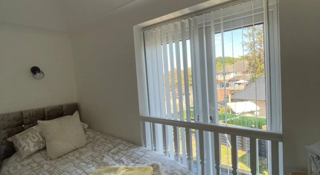 Staysolihull, Large Spacious Corner House,, Book Feriehus Sommerhuse i Solihull, Hytte