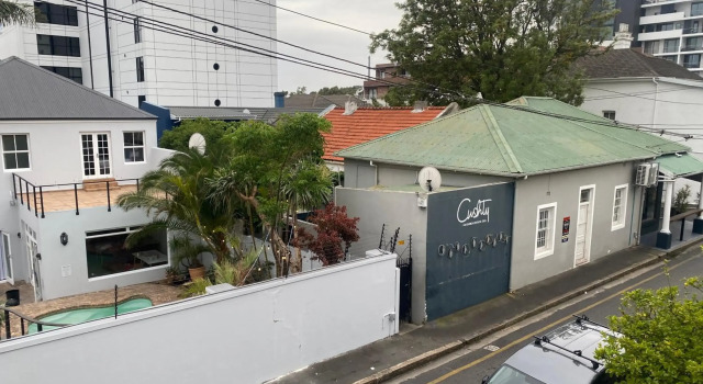 PRIVATE ROOM in Shared Apartment - Centrally Located in Green Point, Cape Town
