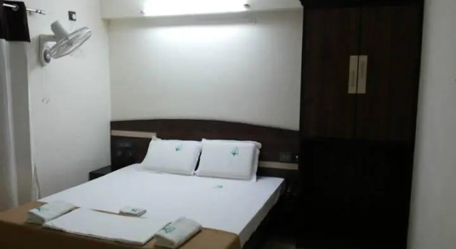 Hotel SKS, Забронировать Отель Тирупати штат Андхра-Прадеш, рядом с Центральный автобусный вокзал APSRTC