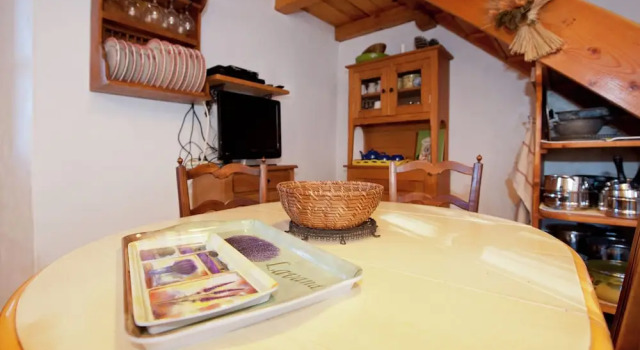 Beautiful Holiday Home in Barjols With Swimming Pool, Забронировать Отель Отели Баржоль с парковкой, Парковка
