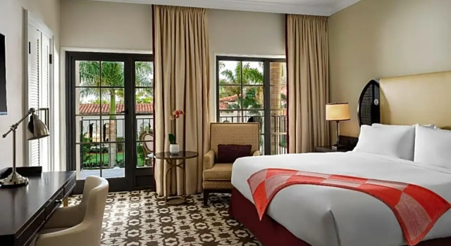 Двухместный номер Deluxe с балконом Отель Cloister at The Boca Raton