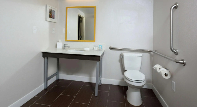 Двухместный люкс Hampton Inn & Suites Clinton