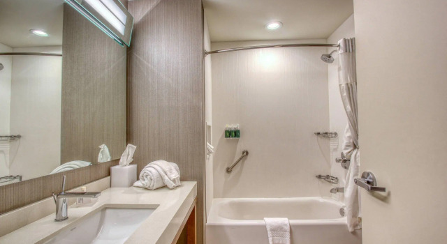 Двухместный люкс Courtyard by Marriott Fargo