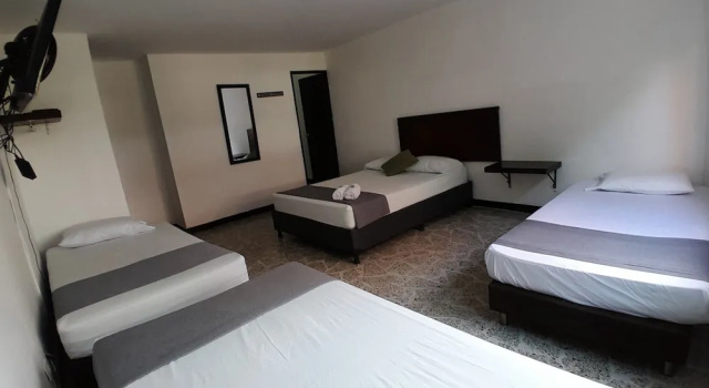 Четырёхместный номер Standard Hotel Palermo Real