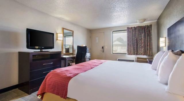 Rodeway Inn, Book Hotel North Canton Ohio
