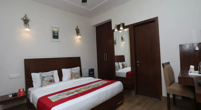 OYO 10380 Hotel The Green Majestic