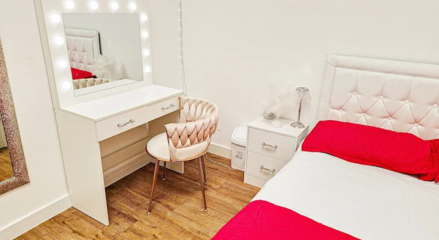 Cleave House - Stylish n Chic 3 Bed House Mins From Central London, Buchen Sie Ferienwohnung London Großraum London