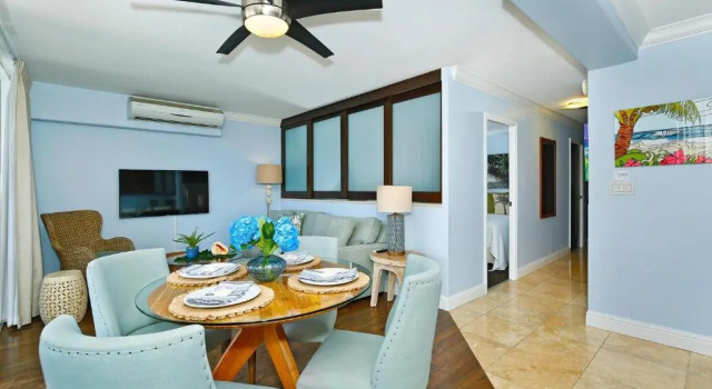 Regency on Beachwalk #86, Забронировать Отель Уэйманало Оаху