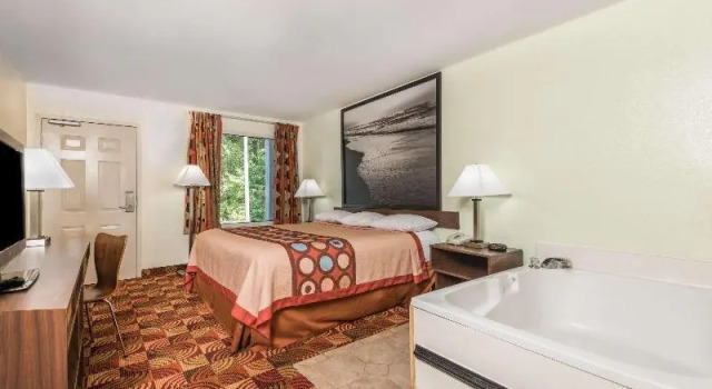 Люкс Deluxe Super 8 by Wyndham Fayetteville
