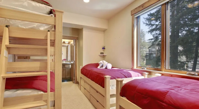 Slopeside Mountain Time Luxury Chalet by Winter Park Escapes, Забронировать Шале Отели Винтер Парка 3 звезды, рядом с Зимний парк Amaze'n Maze, 3*