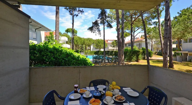 Ideal Getaway Flat With Solarium and Pool, Book Lejlighed Hoteller i Friuli Venezia Giulia med parkering, Parkering
