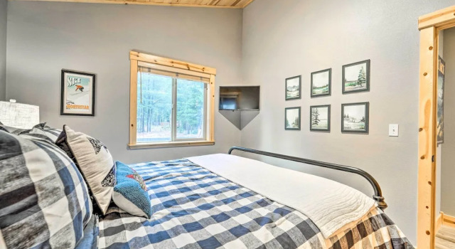 Bikes, Grill & Views: Luxe Truckee Cabin!