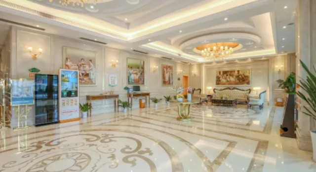 Vienna International Hotel (Zongguan Subway Station Hanxi Store, Prenota Hotel Hotel a Hubei con parcheggio, Parcheggio