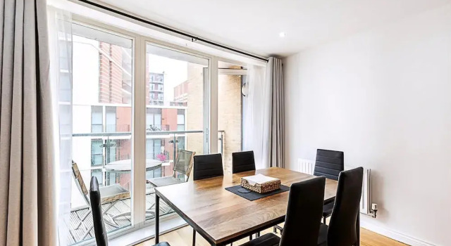 Апартаменты Bright Battersea Apartment
