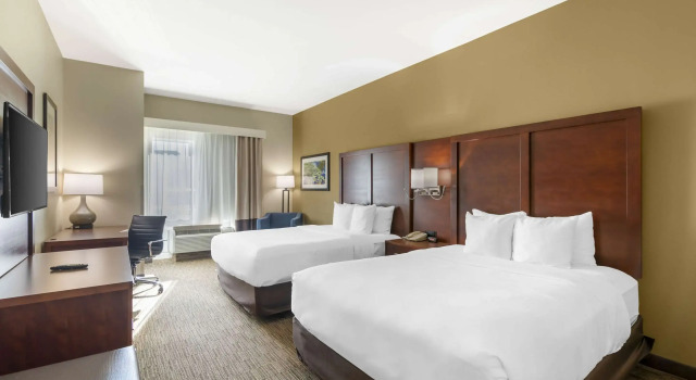 Четырёхместный номер Standard Comfort Inn & Suites Tifton