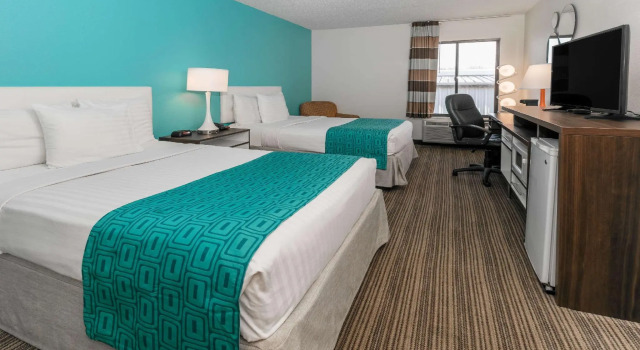 Четырёхместный номер Standard Howard Johnson by Wyndham Scott Lafayette