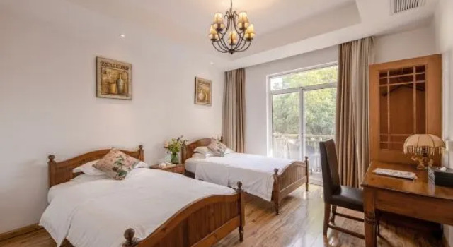 Семейный люкс Deluxe с 2 комнатами Chaxiang Lishe Holiday Hostel