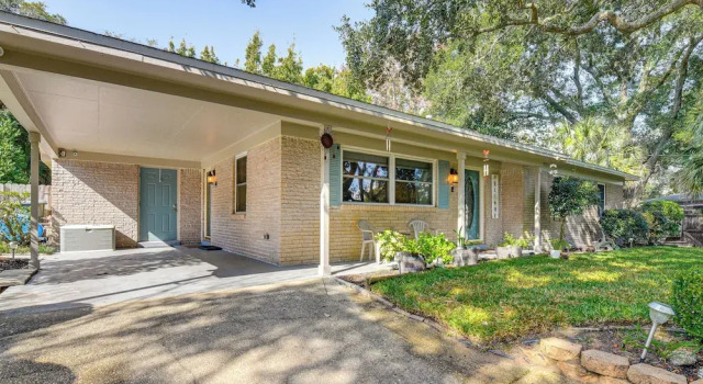 Коттедж Spacious Home w/ Hot Tub in Fort Walton Beach!