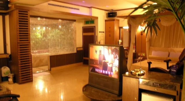 Номер Luxury Swan Lake hotel