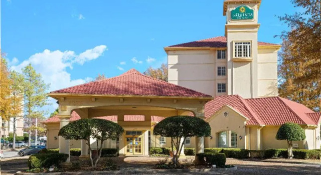 La Quinta Inn & Suites Memphis Primacy Parkway, Book Hotel Memphis Tennessee, near The Crystal Shrine Grotto