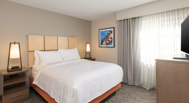 Candlewood Suites Anaheim - Resort Area by IHG, Забронировать Курортный отель Отели Анахайм с завтраком, рядом с Anaheim Gardenwalk, Завтраки