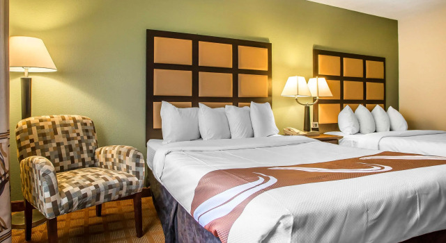 Четырёхместный номер Standard Quality Inn & Suites Marinette
