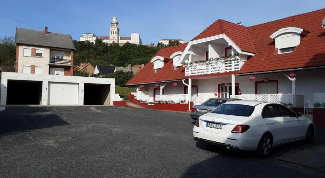 Pannon Panzió Restaurant, Забронировать Отель Паннонхальма 