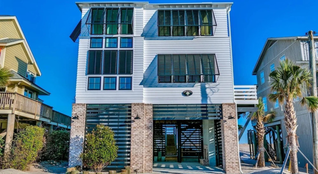 Incredible Oceanfront Retreat In Pawleys Island With Private Dock On Creek 4 Bedroom Home by Peace Vacations, Забронировать Дом для отпуска Коттеджи Южной Каролины, Коттедж