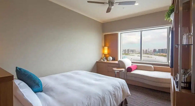 Номер Standard с видом на гавань ANA Holiday Inn Tokyo Bay by IHG