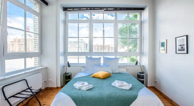 Family-Friendly Waterfront Loft, 3 Bedrooms, 130 M2, Rezerwuj Hotel Hotele w Berlin z parkingiem, w pobliżu Rounded Heads Mural, Parking