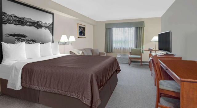 Двухместный номер Standard Super 8 by Wyndham Sault Ste Marie On
