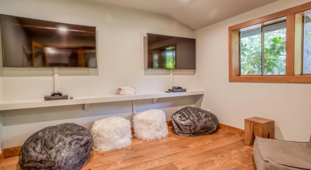 Ski House 242