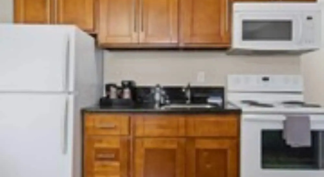 Четырёхместный люкс Astoria Rivershore Motel