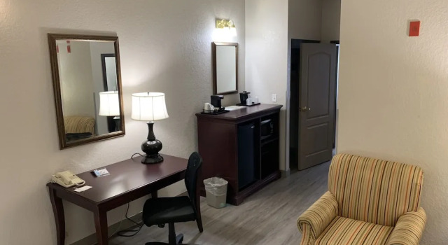 Четырёхместный люкс Country Inn & Suites by Radisson, Jacksonville West, FL