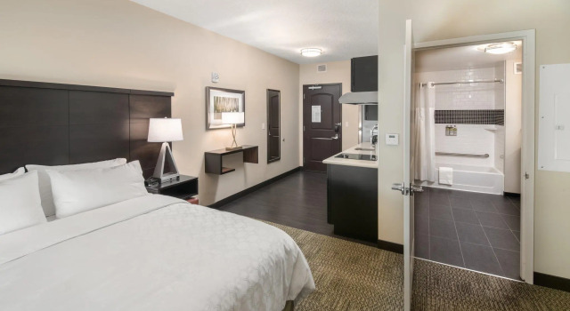 Двухместный люкс Staybridge Suites Saskatoon - University by IHG