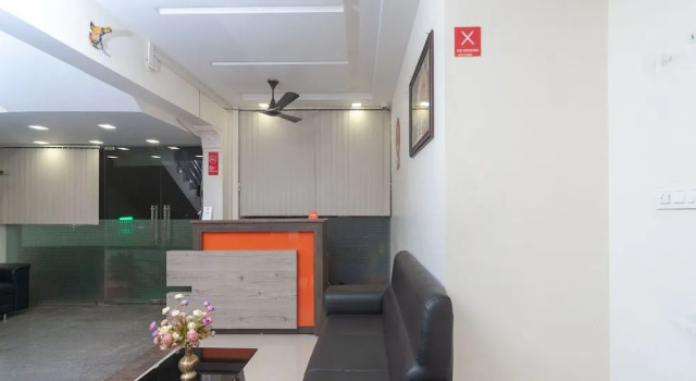 OYO 16595 Famous Residency, Varaa Hotelli Tiruchirapalli Tamil Nadu