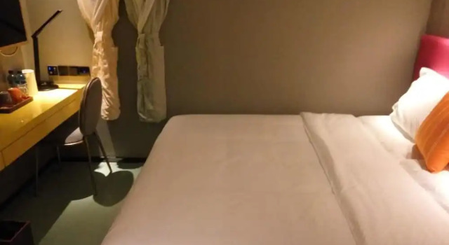 Yantai 90's Light Luxury Hotel