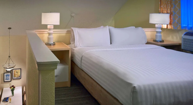 Четырёхместный люкс с 2 комнатами Sonesta ES Suites Omaha