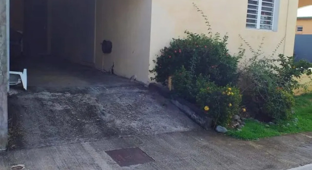 Studio in Goyave, With Wonderful City View, Furnished Garden and Wifi, Забронировать Апартаменты/квартира Отели в центре Гуаяв, в центре
