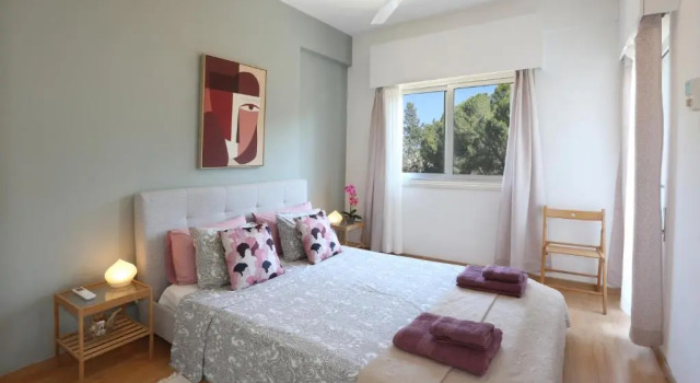 Cozy Holiday Apartment In Larnaca Near Foinikoudes, Book Apartment Larnaka Larnaca Region