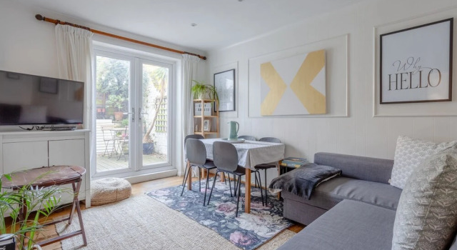 Charming 1 Bed Flat With Patio in Affluent Fulham, Забронировать Отель Отели Англии 3 звезды, 3*