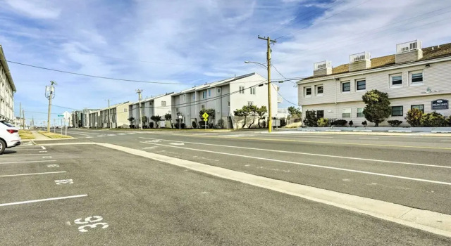 Brigantine Vacation Rental - Walk to Beach!, Забронировать Апартаменты/квартира Бригантин Джерси-Шор