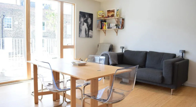 Modern 2 Bedroom Flat With Balcony