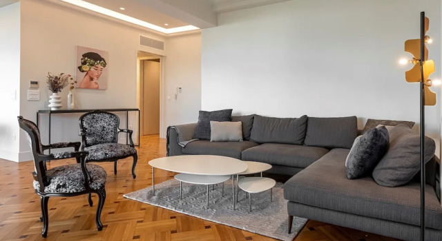 Апартаменты Luxury с балконом Phaedrus Living: City Center Luxury Flat N. Kosmos