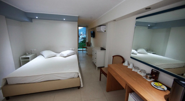 Thomas Beach Hotel