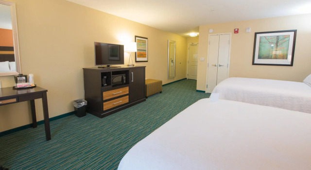Четырёхместный номер Standard Holiday Inn Bismarck by IHG