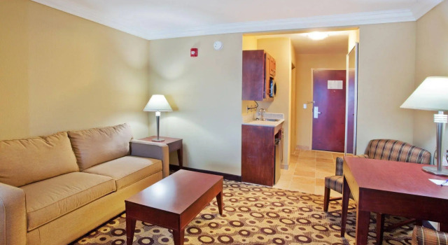 Holiday Inn Express Hotel & Suites Macon-West, Book Hotel Hoteller i Macon med parkering, Parkering