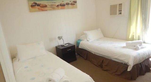 Charming, Private 3-Bedroom Cottage By The Bay, Boek Vakantiehuis Hotels in Wynnum met parkeren, Parkeren