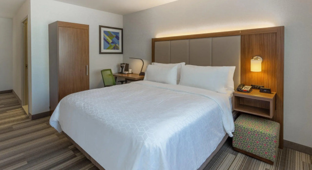 Номер Standard Holiday Inn Express Laguardia Airport